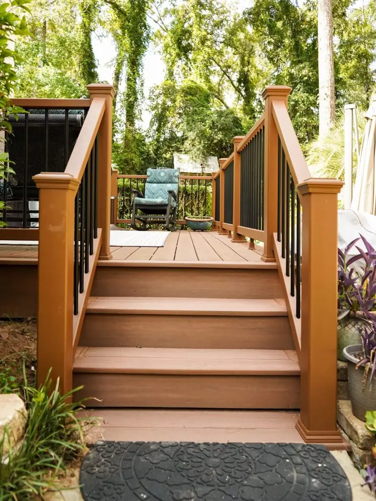 Deckorators certified pro-installers